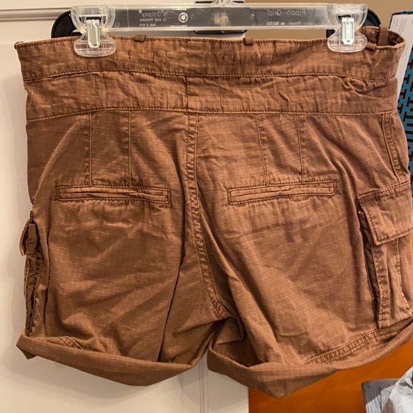 Brown cargo shorts - Picture 3 of 3